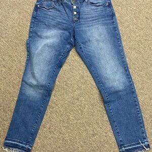 Universal Thread High Rise Blue Jeans Frayed ankle